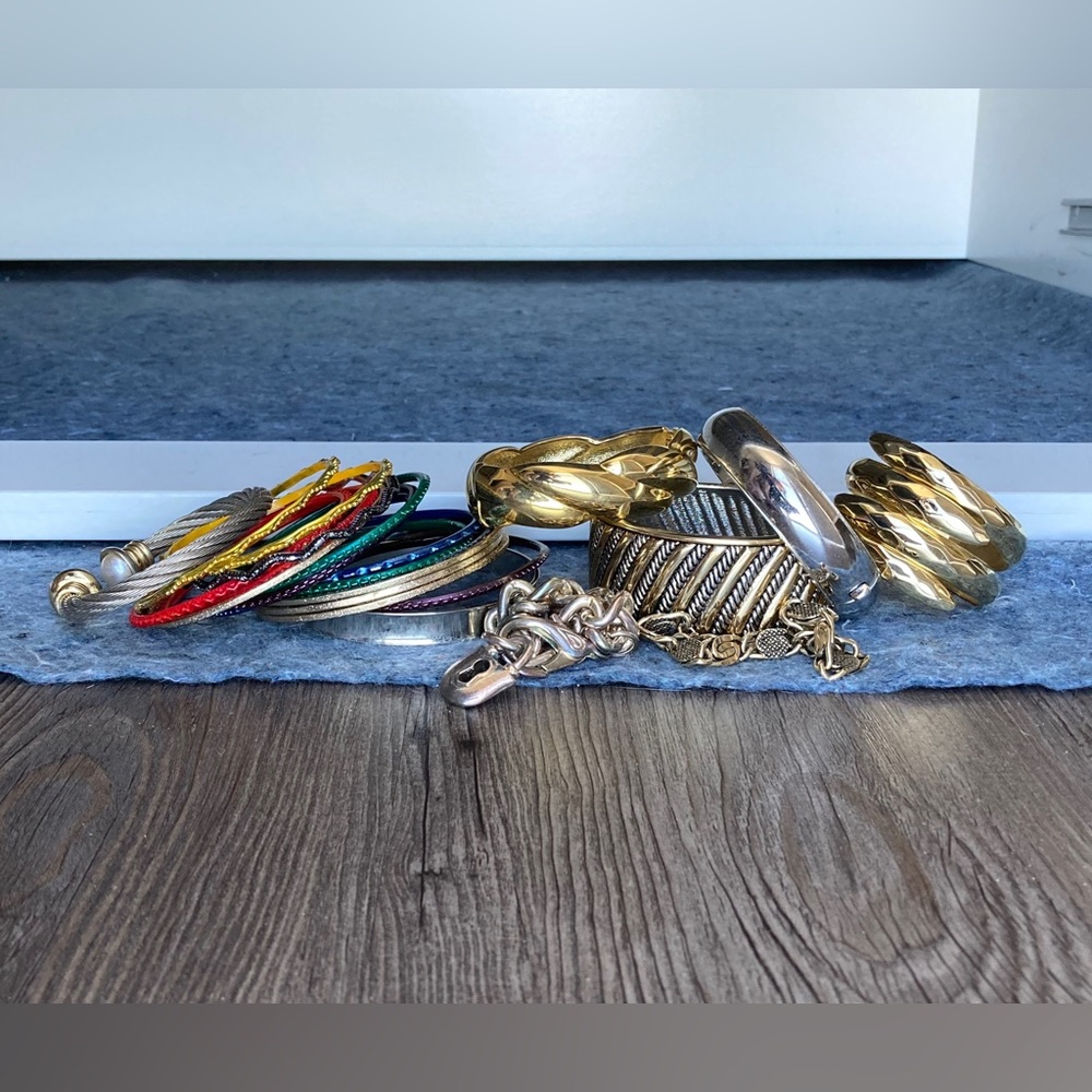 Lot Of 25 Vintage Metal Bangle Bracelets